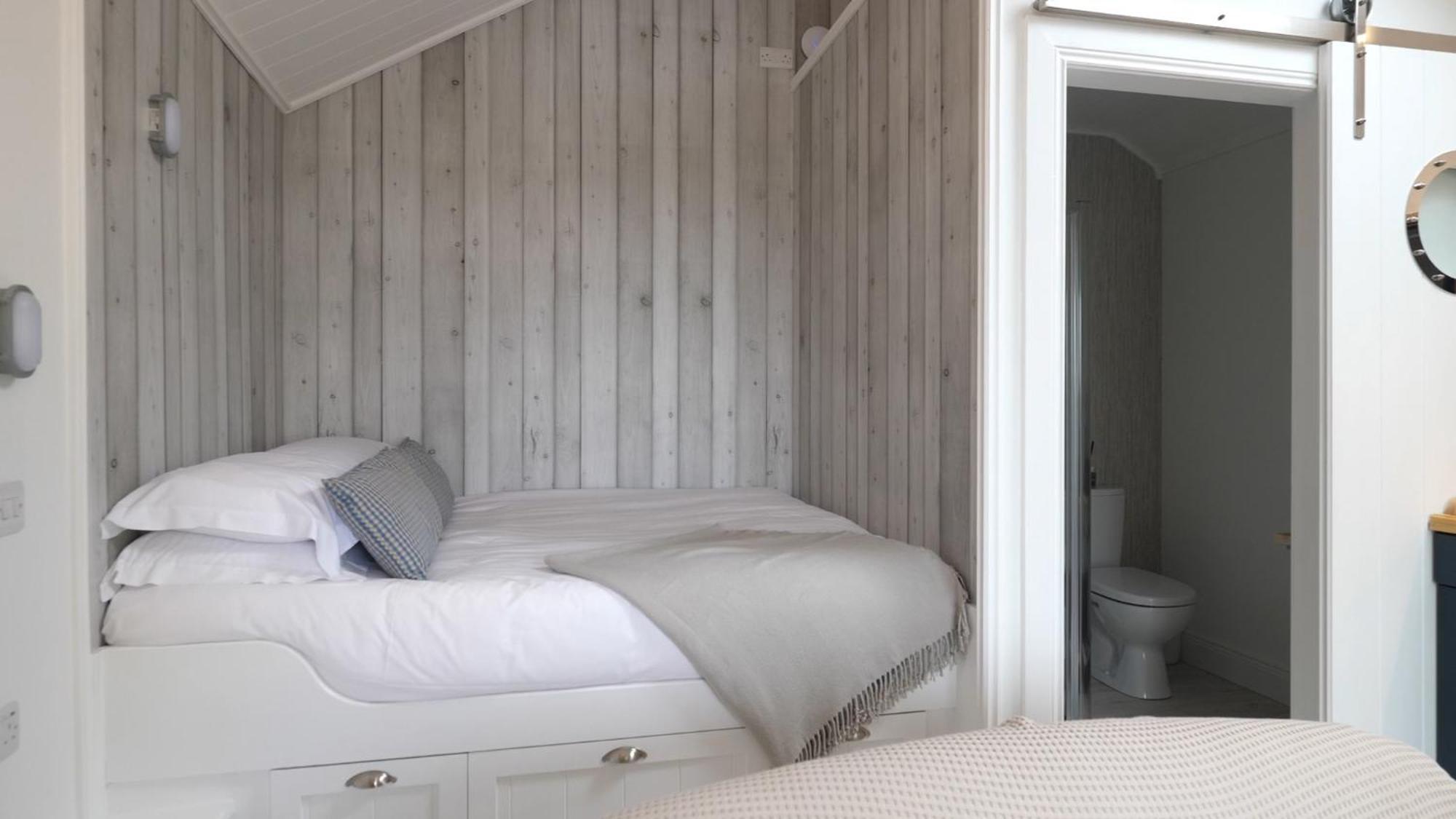 The Bee Pods Villa Росноулаг Екстериор снимка