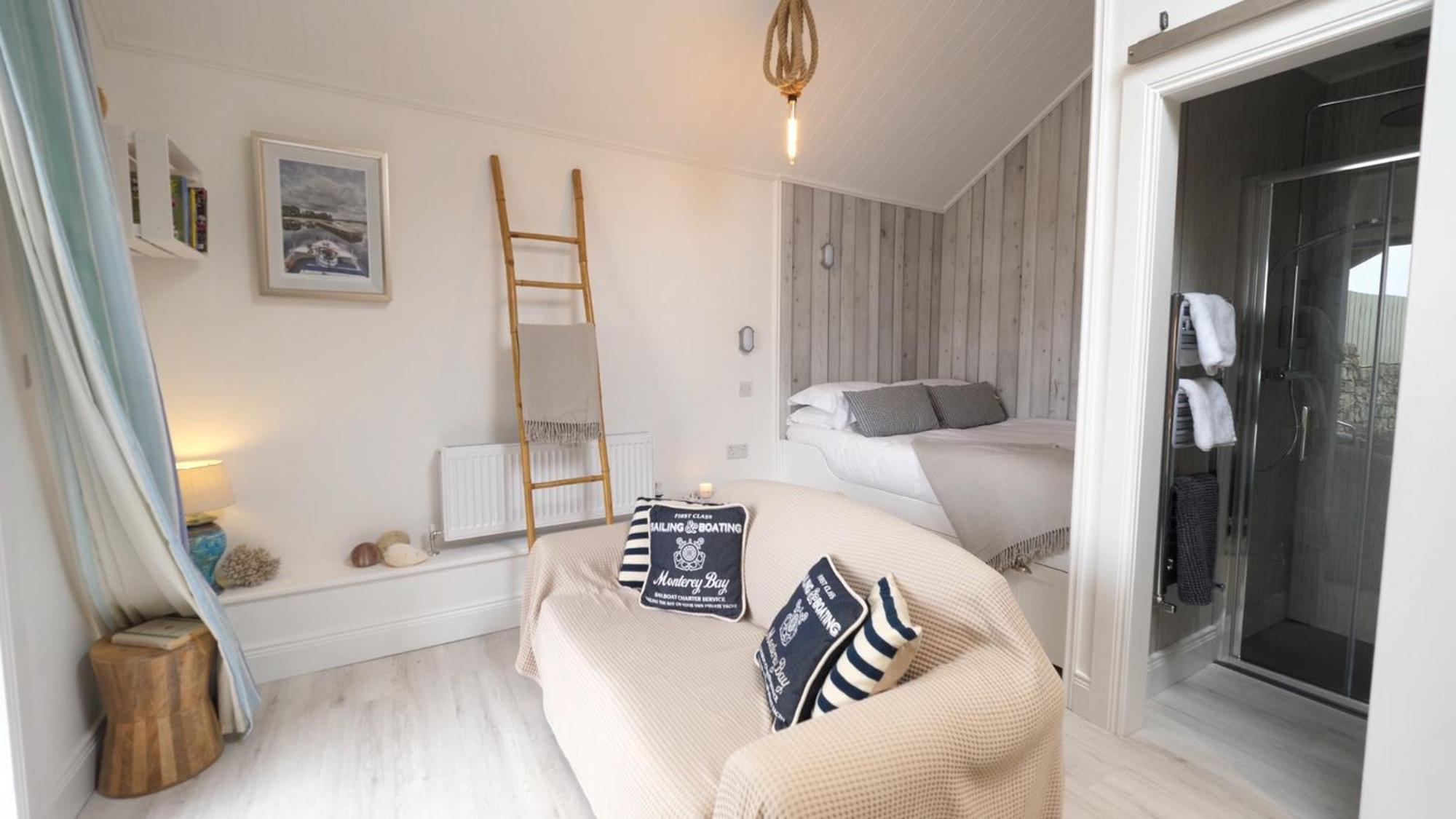 The Bee Pods Villa Росноулаг Екстериор снимка